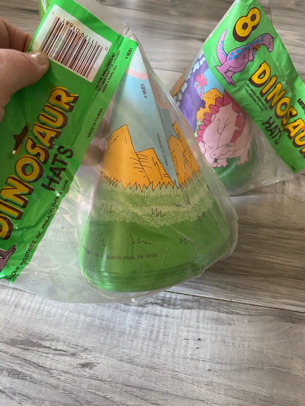 Set Of 3 Unopened Dinosaur Party Hats 24 Total Vintage 1987 90s 80s Retro - Picture 4 of 5